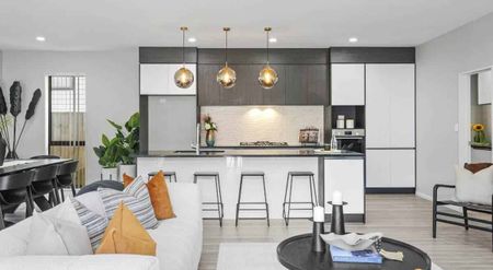 5 Bedroom 3 Bathroom in Red Beach - Photo 3