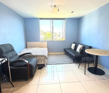 FULLY FURNISHED READY TO MOVE IN STUDIO UNIT - Photo 4