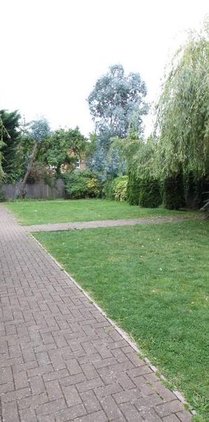 3 bedroom flat to rent - Photo 2