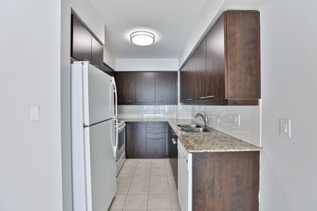 4 Bedrooms - Photo 2