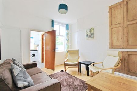 4 bedroom House To Let - Photo 2