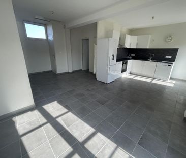 Location Appartement 3 pièces 56m² BEAULIEU LES LOCHES 37600 - Photo 2