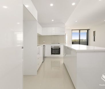 2 bed, 2 bath fully air con Balcony - Photo 6