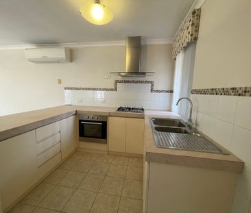 Tidy 3 Bedroom Villa - Photo 3