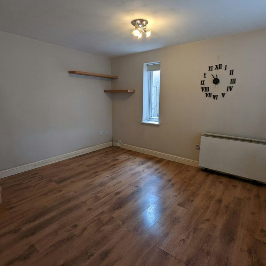 Terraced House to rent on - Photo 1