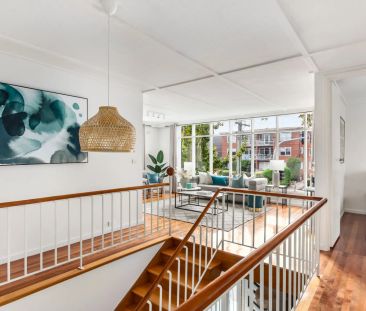 Unique Mid-Century Charm - Photo 5