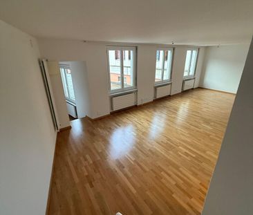 Generously sized 2.5-room apartment in the heart of Bern - Photo 1