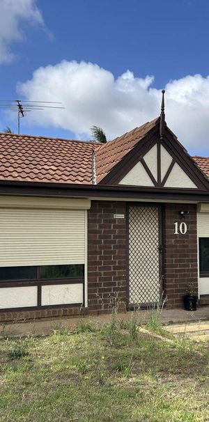 Raine & Horne are pleased to present this large 4 bedroom Family Home - Photo 2