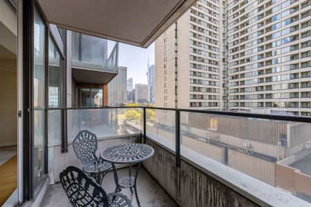 For Lease - 111 Elizabeth Street Unit# 915, Toronto, Ontario - Photo 2