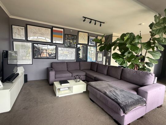 Redfern - Photo 1