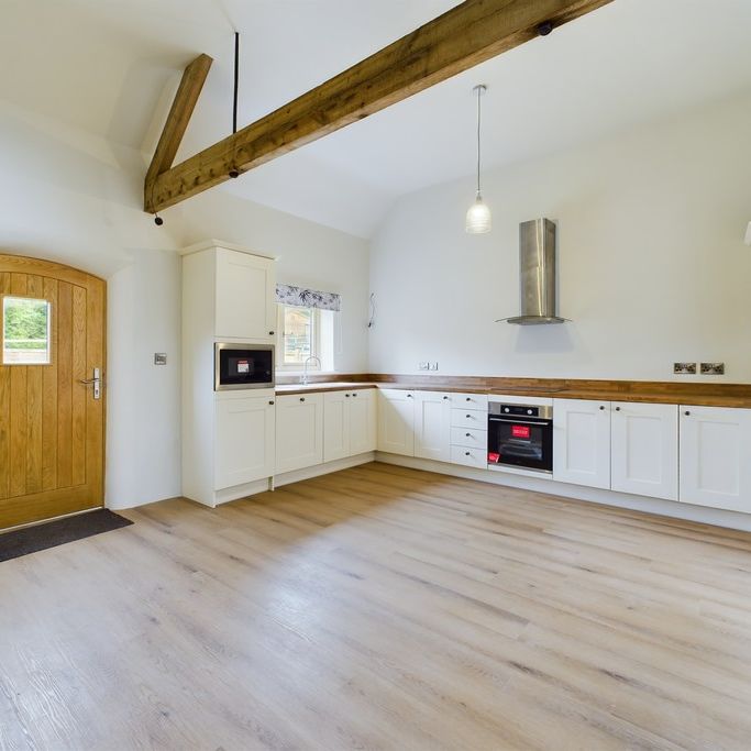 3 bedroom barn conversion to let - Photo 1