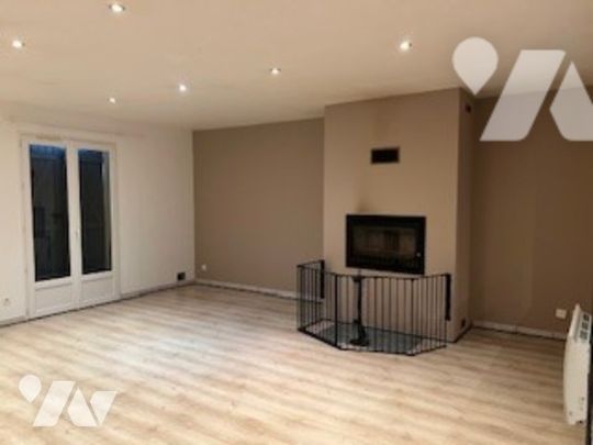 SAINT CLAIR SUR LES MONTS, maison de plain pied d'~85m² avec jardin, trois chambres et garage. - Photo 1