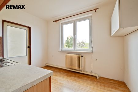 Pronájem bytu 3+1 60 m², Psárov - Photo 2
