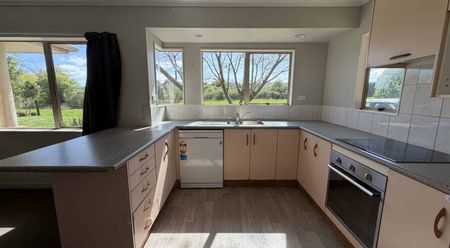 Charming Rural Home in Whenuakite - Photo 4