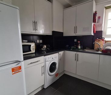 5 bedroom flat to rent - Photo 3