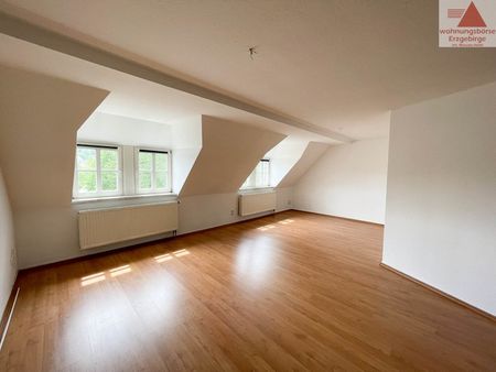 Großzügige Maisonette-Wohnung am Markt in Lößnitz sucht liebevolle Mieter - Photo 5