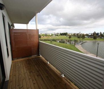 Modern Three Bedroom Home in Craigieburn - Photo 1
