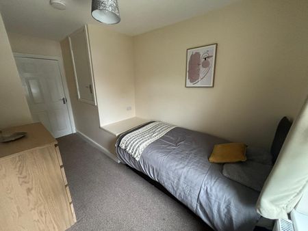 Room 4, 58 Shaftsbury Avenue Doncaster DN6 - Photo 2