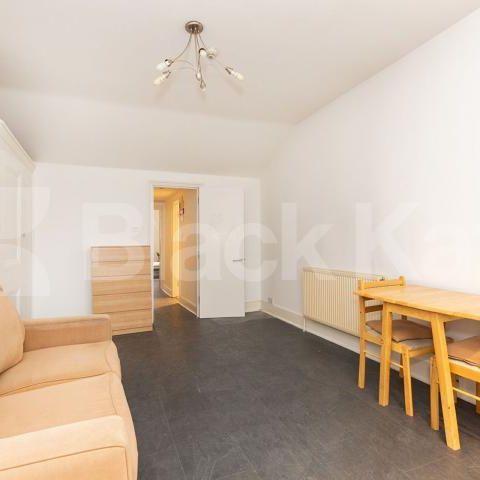 Located in the heart of the city is this large 1 bed inclusive of some bills - Photo 1
