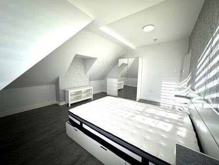 Chaplin Road, London - Photo 2