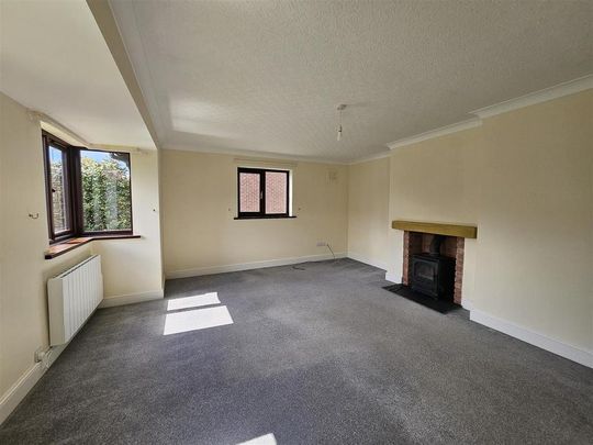 3 bedroom detached bungalow to rent - Photo 1