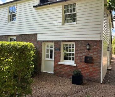 BILLS INCLUDED A charming fully furnished country cottage in the he... - Photo 5