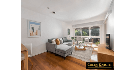 Light-Filled Single-Level Living in a Quiet Kew East Setting - Photo 2