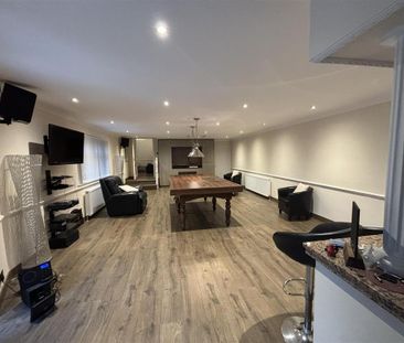 4 bedroom detached house to rent - Photo 3