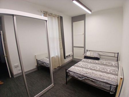 3 bedroom apartment to rent - Photo 5