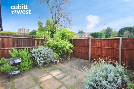 4 bedroom terraced house to rent - Photo 3