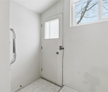 For Lease - 92 Gary Avenue, Hamilton, Ontario - Photo 6