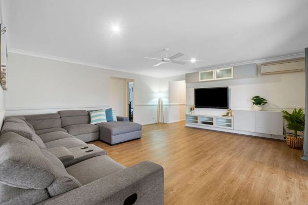 Modern Comfort & Convenience – 5 Bedroom Family Home Mango Hill - Photo 1