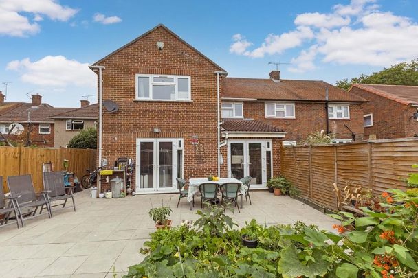 4 bedroom semi-detached house to rent - Photo 1