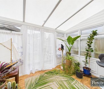 2 bedroom end of terrace house to rent - Photo 2