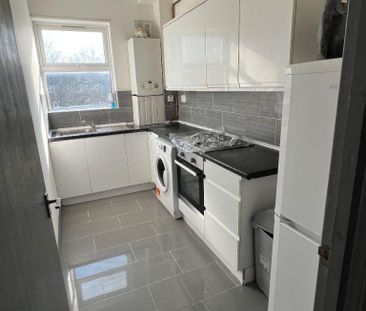 3 bedroom apartment to rent - Photo 4