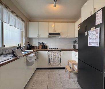 Well maintained 2 bedroom townhouse - Photo 1