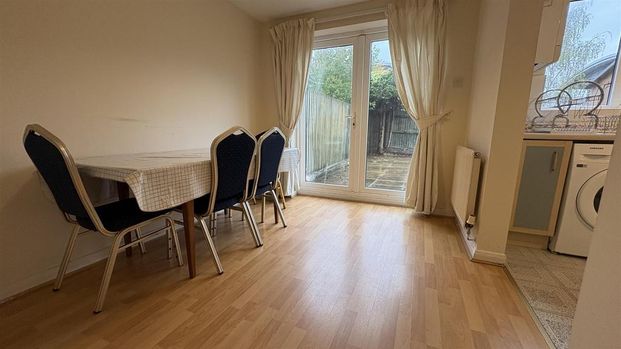 3 bedroom end of terrace house to rent - Photo 1