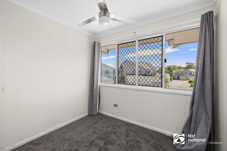 NEWLY RENOVATED THREE BEDROOM TOWNHOUSE IN THORNESIDE - Photo 4