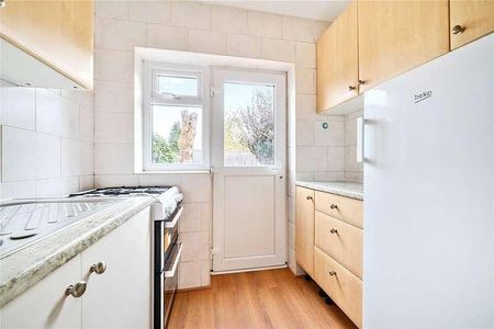 St. Georges Road, Enfield, EN1 - Photo 5