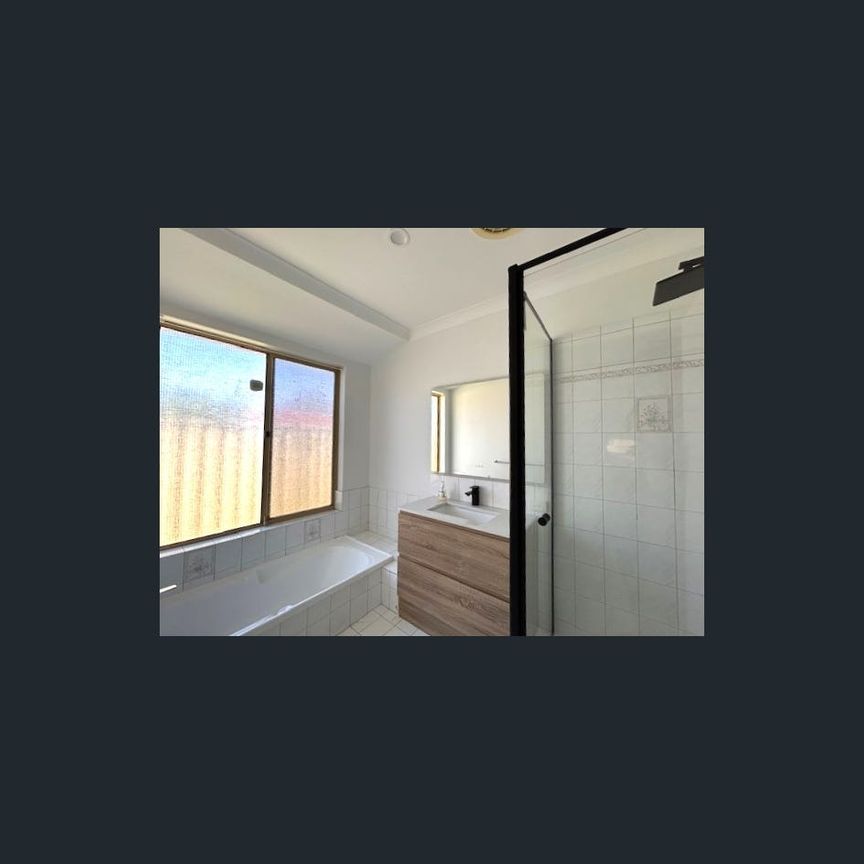 LOCATION !!! CLOSE TO SHOPS AND SCHOOL - Photo 1