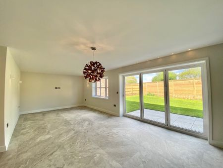 4 bedroom Four Bedroom Detached House to rent - Photo 2