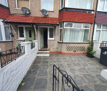 3 bedroom semi-detached house to rent - Photo 3