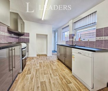 3 bedroom mid-terrace to rent Middlecroft Lane - Photo 4