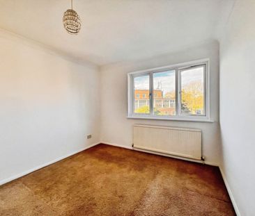 Bradleigh Avenue, Grays, RM17 - Photo 5