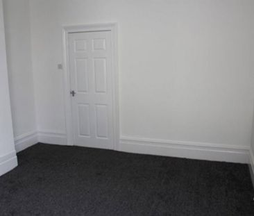 3 bedroom flat to rent - Photo 6
