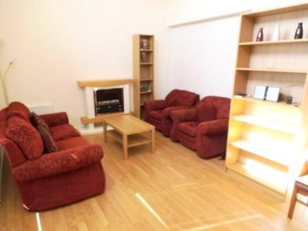 3 bedroom flat to rent - Photo 4