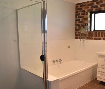 SPACIOUS HOME PERFECT FOR YOUR FAMILY!! - Photo 5