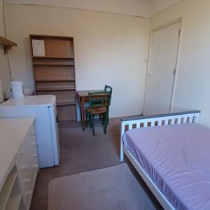 House share to rent - Photo 2