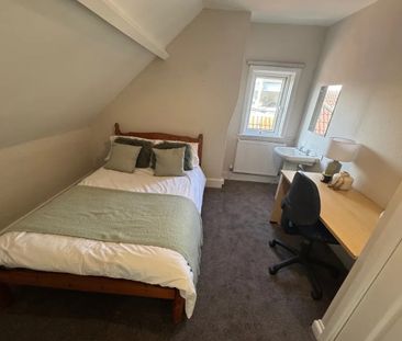 Room in a Shared House, Landguard Road, SO15 - Photo 2