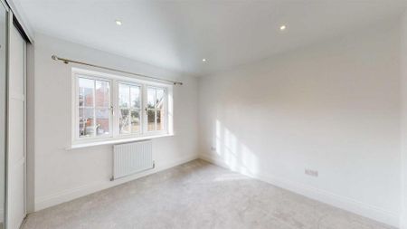 4 bedroom detached house to rent - Photo 2
